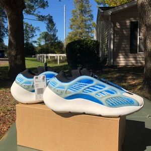 Adidas Yeezy 700 V3 Arzareth size 10